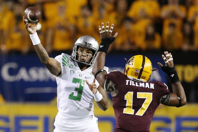 Oregon's Vernon Adams Jr. (3) gets off a pass as Arizona State's Ismael Murphy-Richardson (17) applies pressure during the first half of an NCAA college football game Thursday, Oct. 29, 2015, in Tempe, Ariz. (AP Photo/Ross D. Franklin)