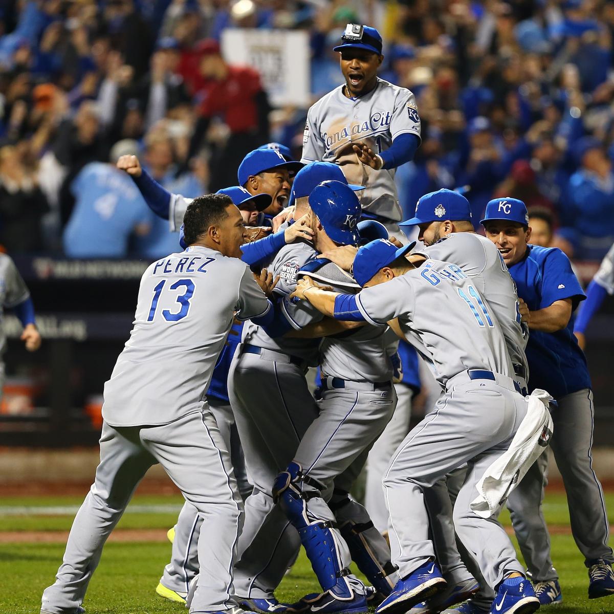 Kansas City Royals fans react during baseball's World Series Game 7 watch  party at The Kansas City Power & Light District