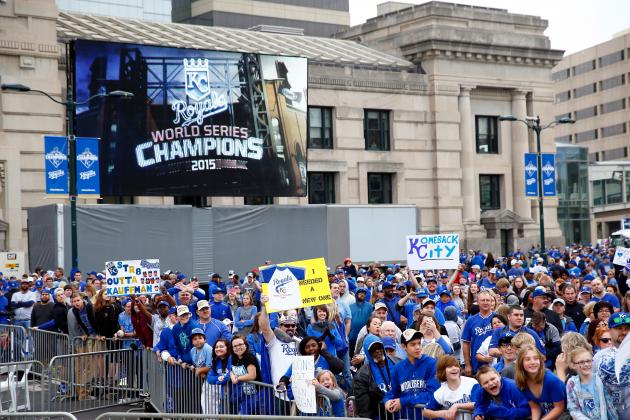KANSAS CITY, MO - NOVEMBER 03:  Fans cheer during a parade and celebration in honor of the Kansas City Royals' World Series win on November 3, 2015 in Kansas City, Missouri.  (Photo by Jamie Squire/Getty Images)