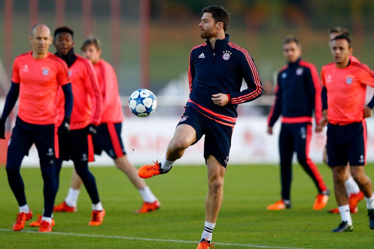 Xabi Alonso's Effortless Flick and No-Look Pass in Bayern ...