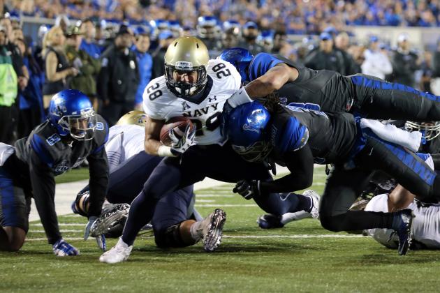 MEMPHIS, TN - NOVEMBER 7: Dishan Romine #28 of the Navy Midshipmen runs against Reggis Ball #39 and Leonard Pegues #53 of the Memphis Tigers on November 7, 2015 at Liberty Bowl Memorial Stadium in Memphis, Tennessee. (Photo by Joe Murphy/Getty Images)