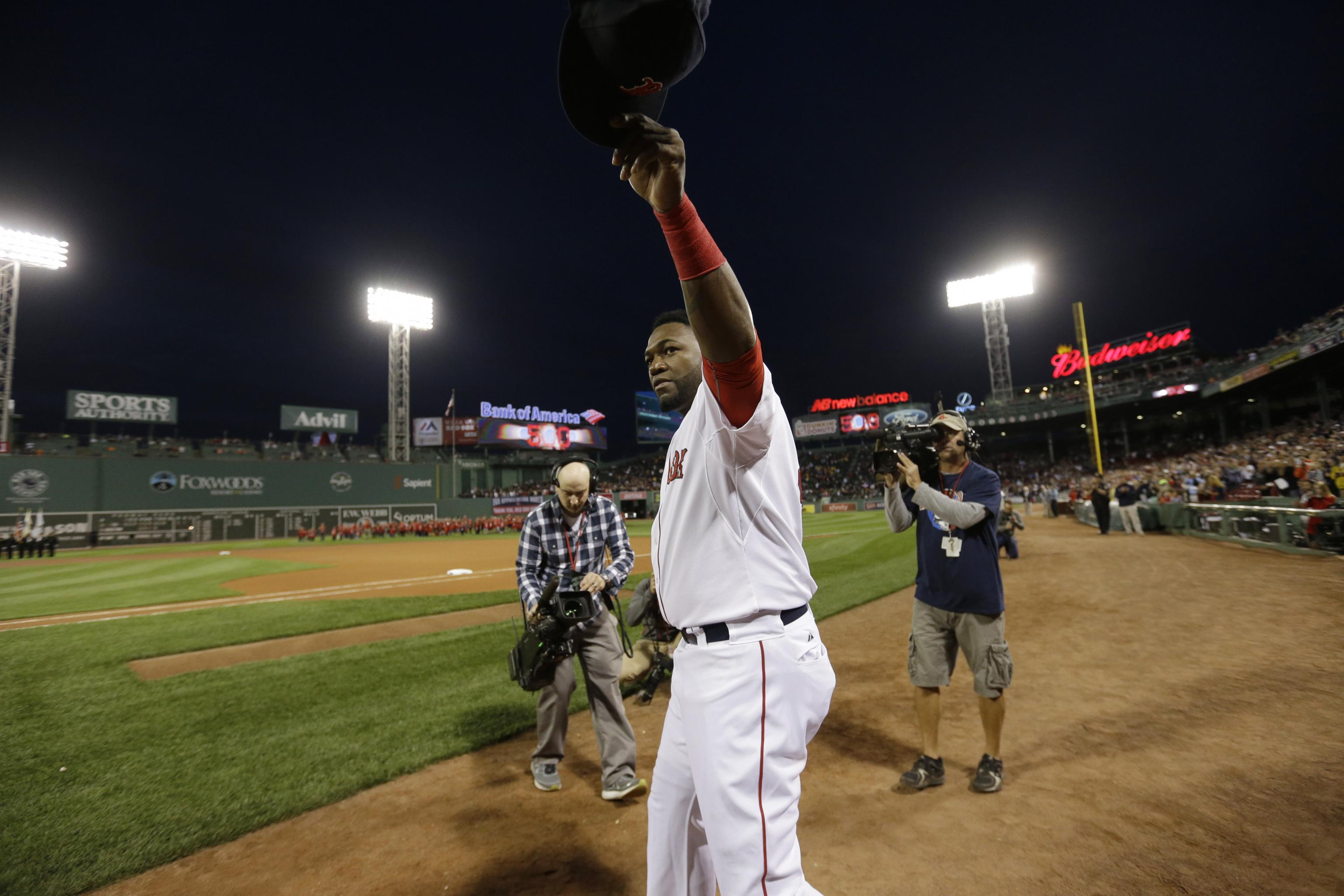 Emotional Varitek makes retirement official