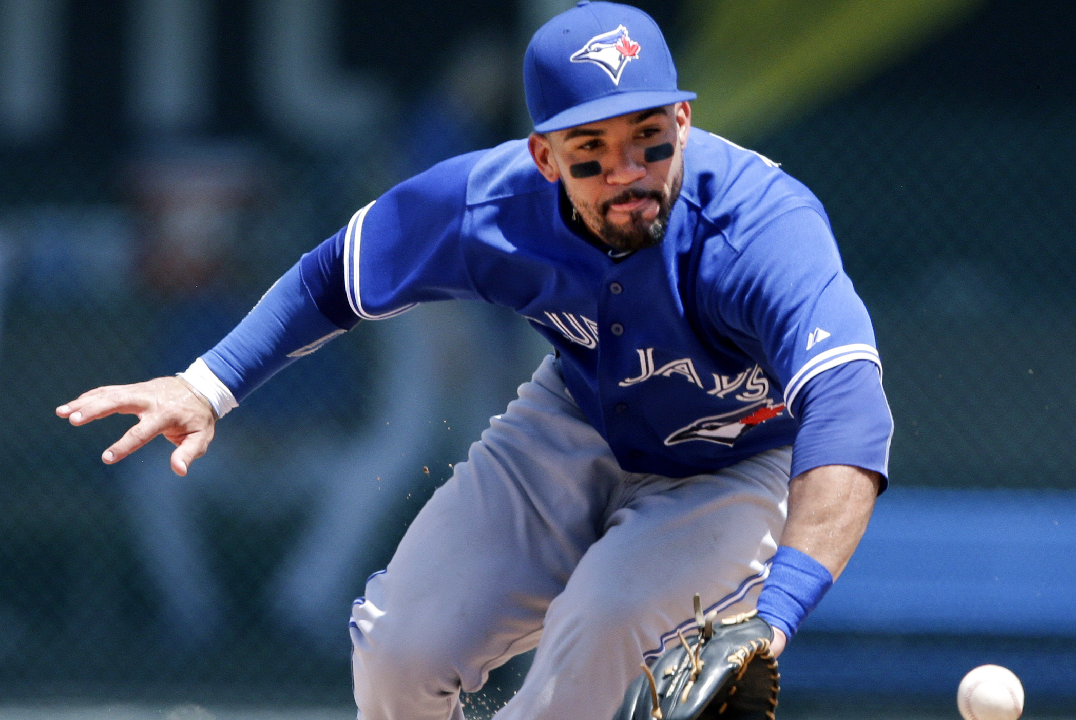 Toronto Blue Jays 2B Devon Travis has shoulder surgery, out 4-5