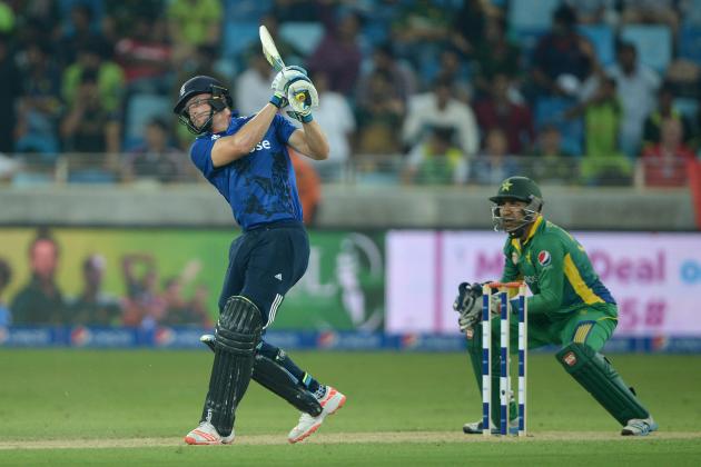 DUBAI, UNITED ARAB EMIRATES - NOVEMBER 20:  Jos Buttler of England hits out for six runs during the 4th One Day International between Pakistan and England at Dubai Cricket Stadium on November 20, 2015 in Dubai, United Arab Emirates.  (Photo by Gareth Copley/Getty Images)