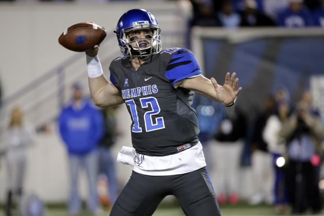 Memphis quarterback Paxton Lynch plays against Navy in the first half of an NCAA college football game Saturday, Nov. 7, 2015, in Memphis, Tenn. (AP Photo/Mark Humphrey)