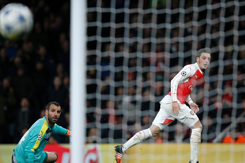 Arsene Wenger Hails Mesut Ozil 'Bargain,' Talks January Transfer Plans and More