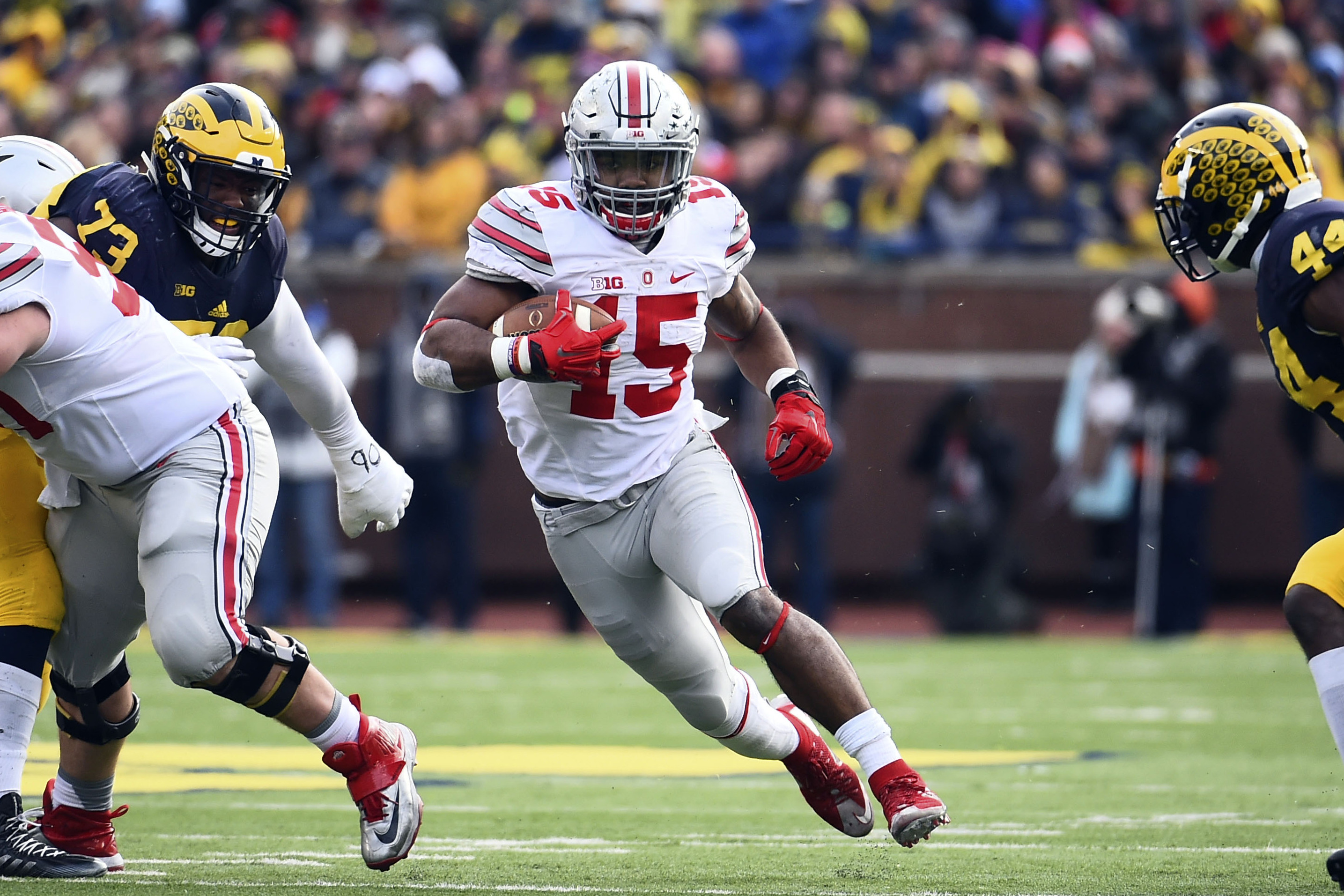 Ohio State RB Ezekiel Elliott hurdles Western Michigan defender