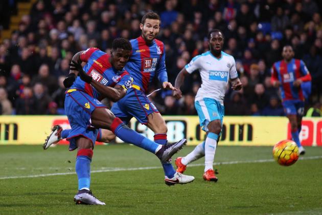 LONDON, ENGLAND - NOVEMBER 28:  Wilfried Zaha of Crystal Palace scores his team's third goal during the Barclays Premier League match between Crystal Palace and Newcastle United at Selhurst Park on November 28, 2015 in London, England.  (Photo by Ian Walton/Getty Images)