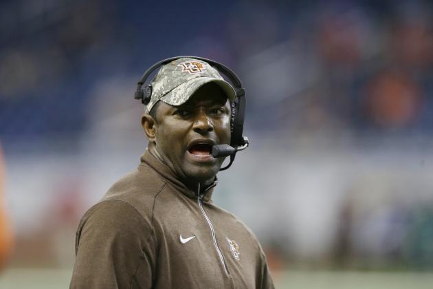 Bowling Green head coach Dino Babers walks the sidelines during the second half of the Mid-American Conference championship NCAA college football game against Northern Illinois, Friday, Dec. 4, 2015, in Detroit. (AP Photo/Carlos Osorio)