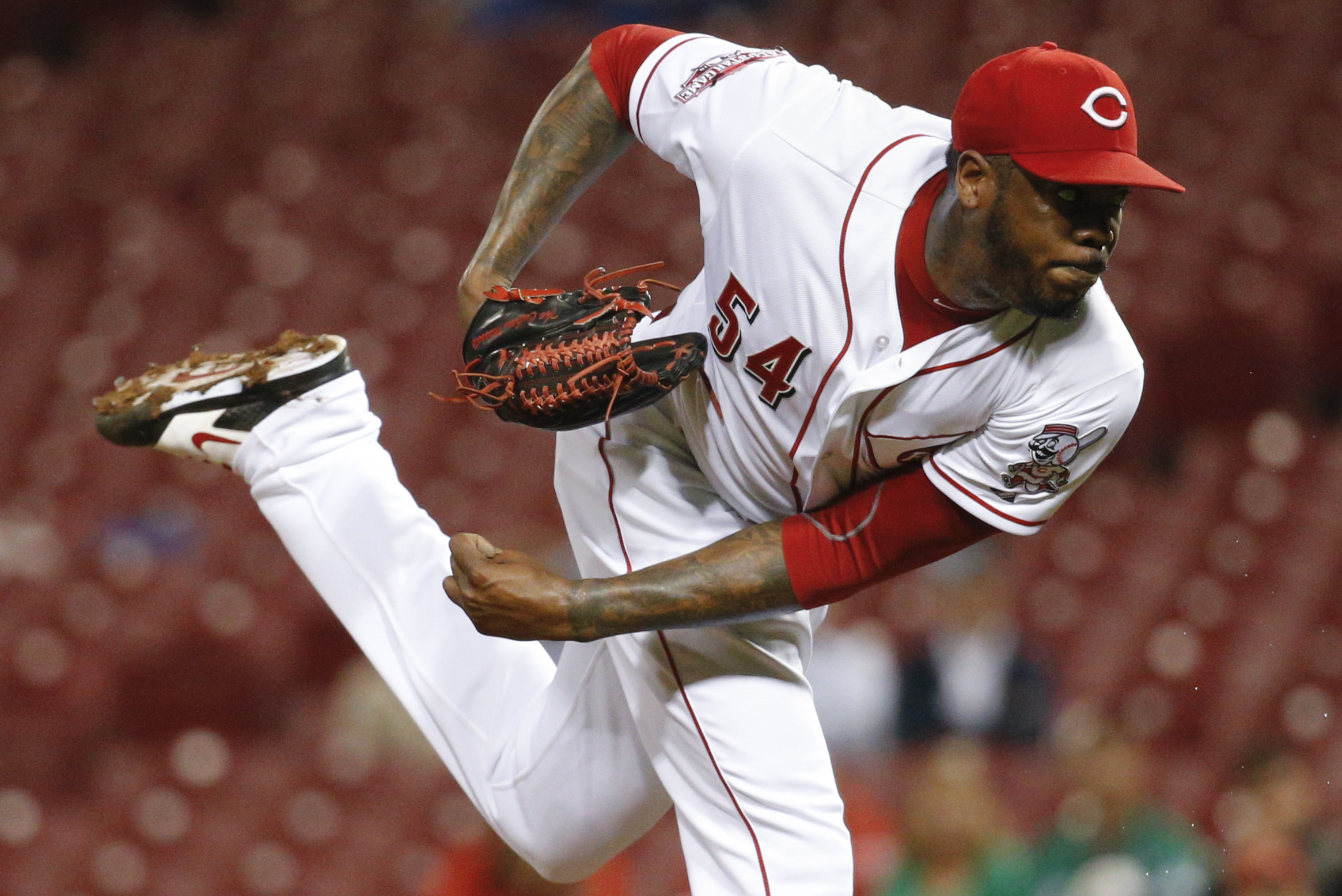 Chapman returns to Reds' clubhouse