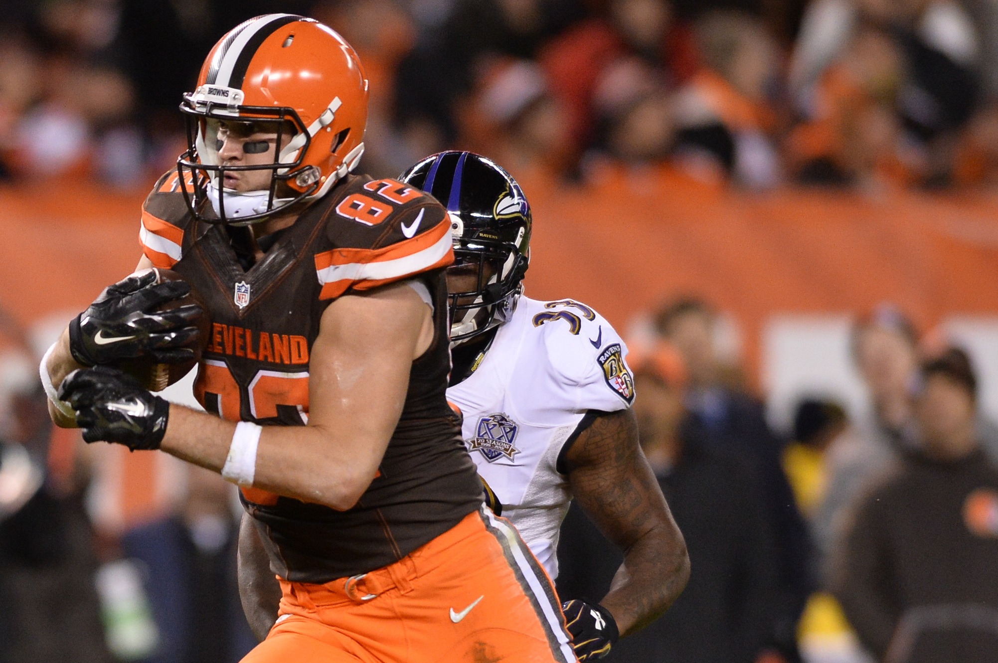 Tight end Gary Barnidge #82 of the Cleveland Browns catches a touchdown  pass while under pressure