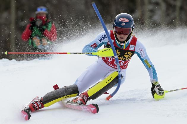 United States' Mikaela Shiffrin speeds down the course during the women's World Cup slalom ski race Sunday, Nov. 29, 2015, in Aspen, Colo. (AP Photo/Nathan Bilow)