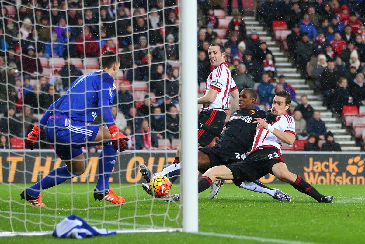 EPL Table 2015 Standings After Saturday's Week 16 Results and Top