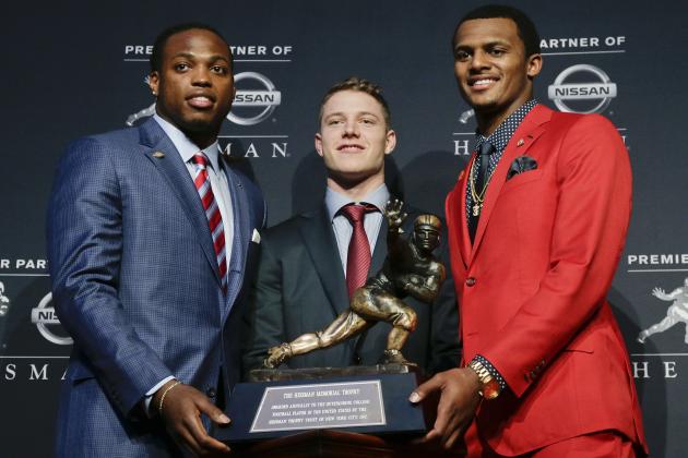 Heisman Trophy finalists, from left, Alabama's Derrick Henry, Stanford's Christian McCaffrey and Clemson's Deshaun Watson pose for a photo with the Heisman Trophy before the start of the award presentation show, Saturday, Dec. 12, 2015, in New York. (AP Photo/Julie Jacobson)