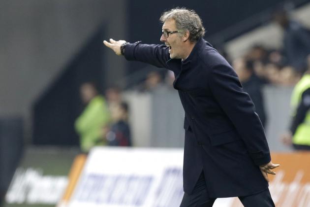 PSG's head coach Laurent Blanc reacts, during the French League One soccer match between Nice and Paris Saint Germain, Friday, Dec. 4, 2015, in Nice stadium, southeastern France. (AP Photo/Lionel Cironneau)