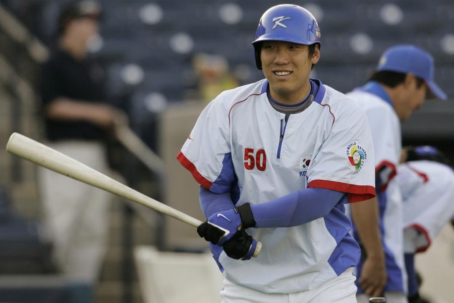 Orioles outfielder Hyun Soo Kim on the cover of 'MLB The Show 17' — in  South Korea