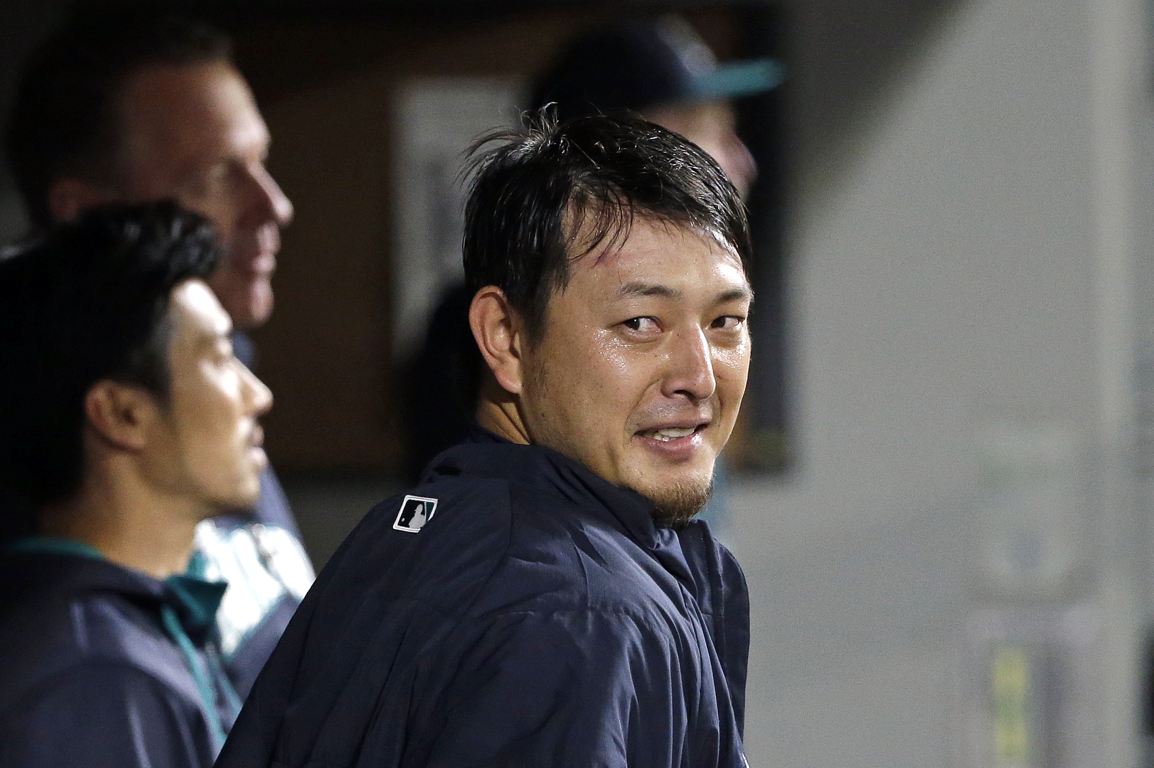 Hisashi Iwakuma re-signs with Seattle Mariners - ESPN - Stats