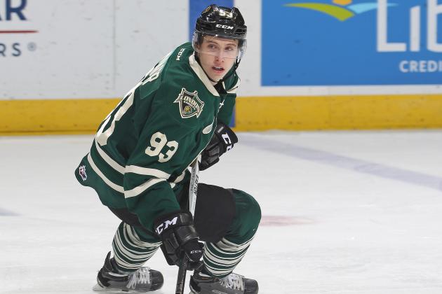 LONDON, ON - NOVEMBER 27:  Mitchell Marner #93 of the London Knights skates against the Owen Sound Attack during an OHL game at Budweiser Gardens on November 27, 2015 in London, Ontario, Canada. The Knights defeated the Attack 6-1. (Photo by Claus Andersen/Getty Images)
