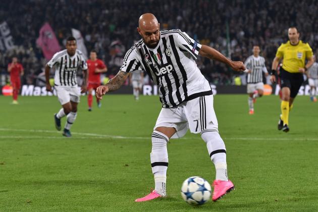 TURIN, ITALY - SEPTEMBER 30:  Simone Zaza of Juventus kicks the ball during the UEFA Champions League group E match between Juventus and Sevilla FC on September 30, 2015 in Turin, Italy.  (Photo by Valerio Pennicino/Getty Images)