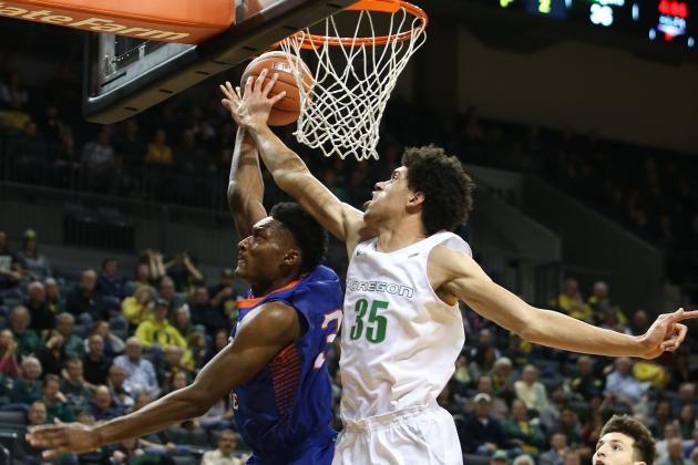 Oregon's Trevor Manuel, right, blocks a shot by Savannah State's Jason Baxter during the first half of an NCAA college basketball game Friday, Nov. 20, 2015, in Eugene, Ore. (AP Photo/Chris Pietsch)