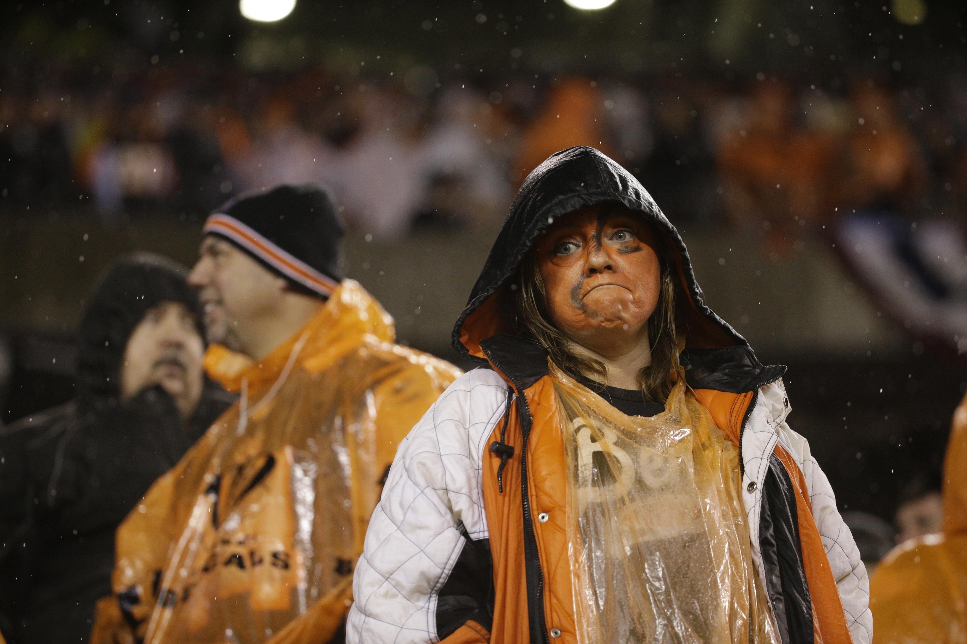 Pittsburgh Steelers Fan Fight Woman Punches Man In Stands vs