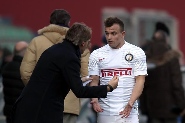 REGGIO NELL'EMILIA, ITALY - FEBRUARY 01: Roberto Mancini head coach of FC Internazionale speack with Xherdan Shaqiri during the Serie A match between US Sassuolo Calcio and FC Internazionale Milano at Mapei Stadium - Città del Tricolore on February 1, 2015 in Reggio nell'Emilia, Italy.  (Photo by Gabriele Maltinti/Getty Images)