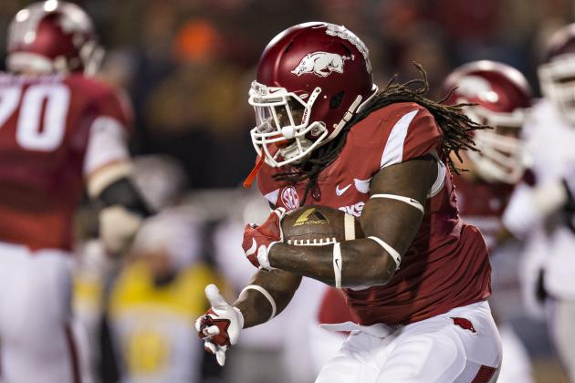 FAYETTEVILLE, AR - NOVEMBER 21:  Alex Collins #3 of the Arkansas Razorbacks runs the ball during a game against the Mississippi State Bulldogs at Razorback Stadium Stadium on November 21, 2015 in Fayetteville, Arkansas.  The Bulldogs defeated the Razorbacks 51-50.  (Photo by Wesley Hitt/Getty Images)