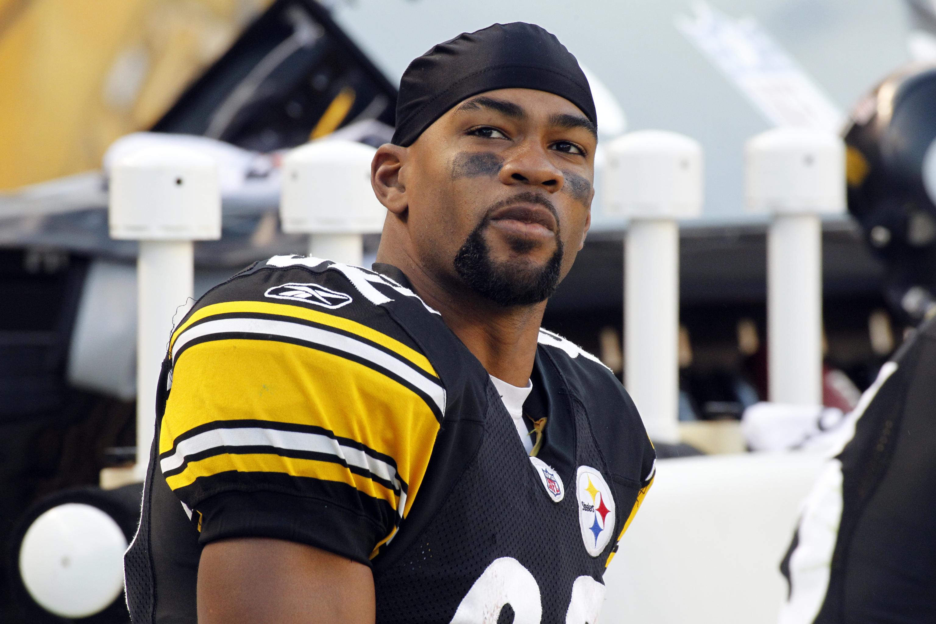 Pittsburgh Steelers wide receiver Antwaan Randle El (82) can't get to the  ball on a pass in the NFL football game between the Pittsburgh Steelers and  the Cleveland Browns, Sunday, Oct. 17