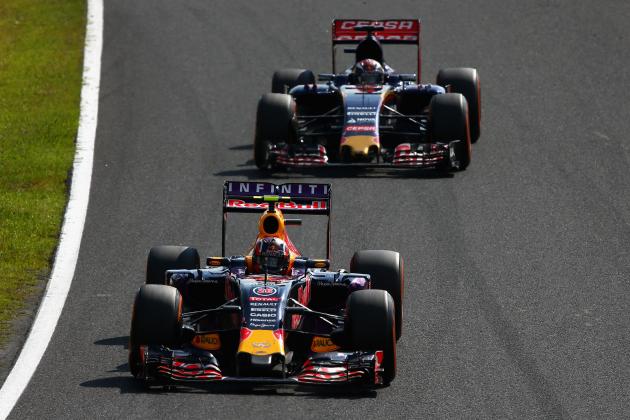SUZUKA, JAPAN - SEPTEMBER 27:  Daniil Kvyat of Russia and Infiniti Red Bull Racing drives ahead of Max Verstappen of Netherlands and Scuderia Toro Rosso during the Formula One Grand Prix of Japan at Suzuka Circuit on September 27, 2015 in Suzuka, Japan.  (Photo by Clive Mason/Getty Images)