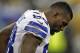 ARCHIVO - En esta foto de archivo del domingo 13 de diciembre de 2015, el receptor de los Cowboys de Dallas, Dez Bryant, vuelve al terreno para la segunda mitad del encuentro contra los Packers de Green Bay (AP Foto/Matt Ludtke, archivo)