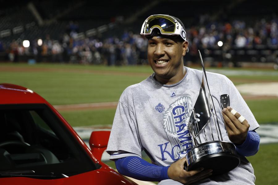 Royals, catcher Salvador Perez agree to new five-year, $52.5