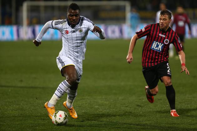 Fenerbahce's Emmanuel Emenike (L) runs with the ball during Turkish Spor Toto Super League football match between Fenerbahce and Genclerbirligi at 19 May Stadium in Ankara, on March 15, 2015. AFP PHOTO/ADEM ALTAN        (Photo credit should read ADEM ALTAN/AFP/Getty Images)