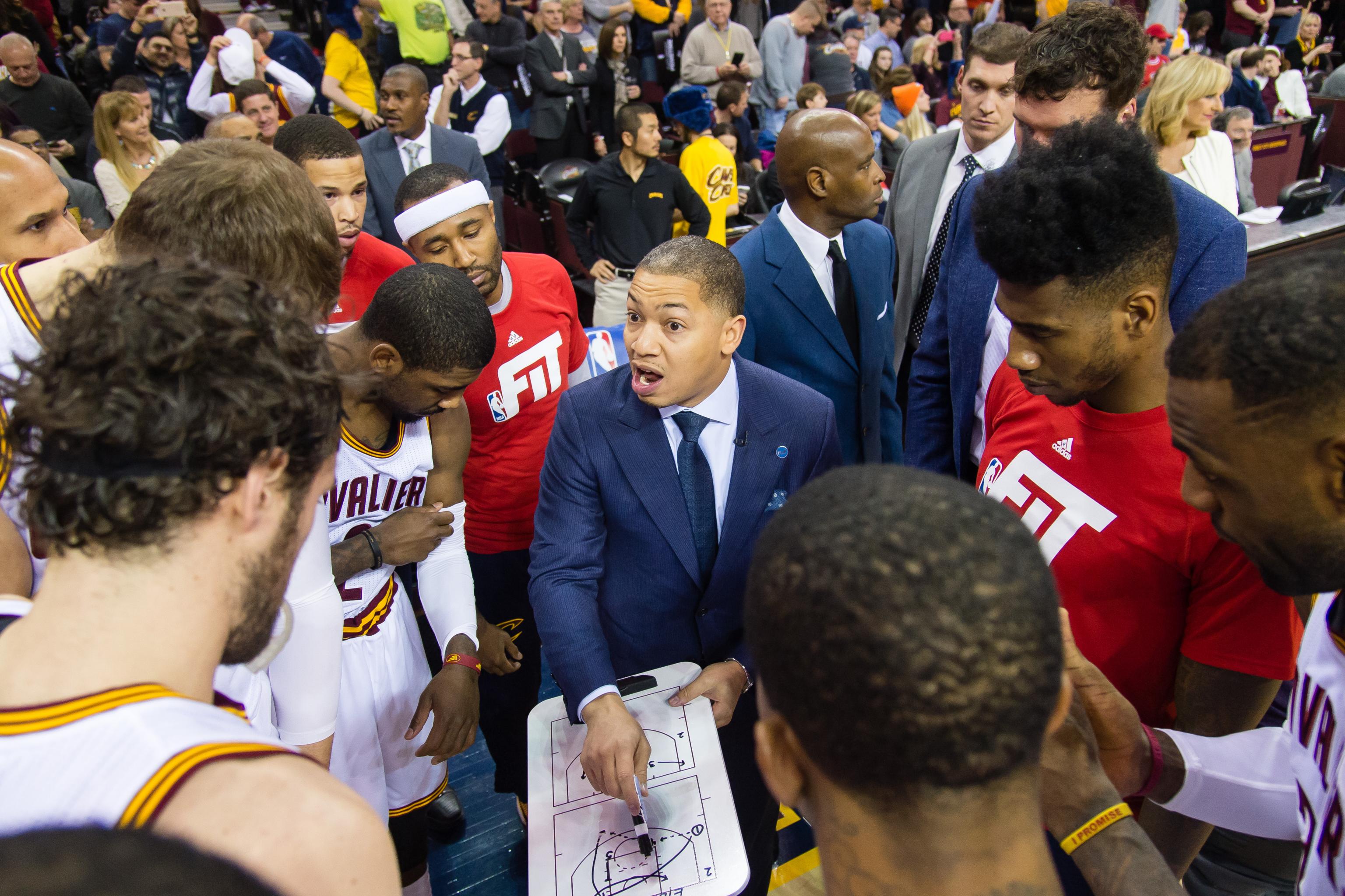 Cleveland Cavaliers: Tyronn Lue finally changes starting lineup