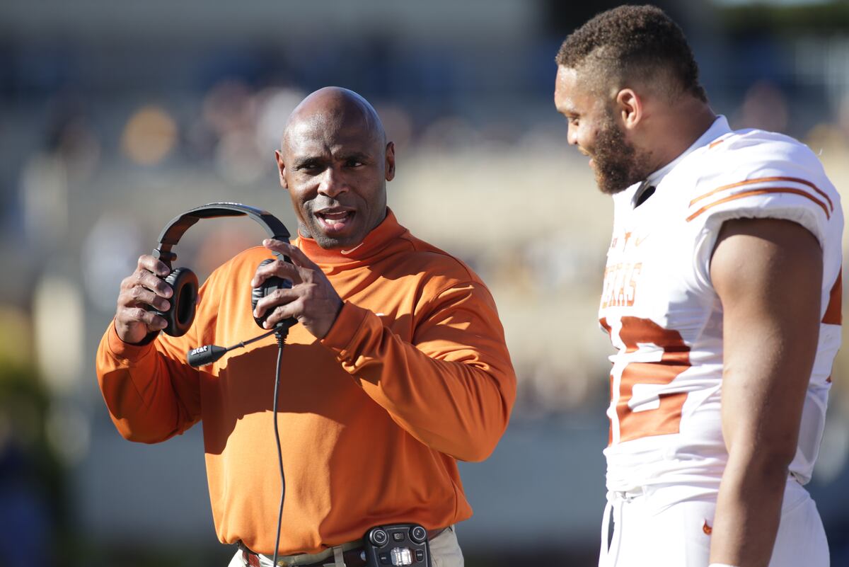 Charlie Strong Must Find Offensive Weapons in Texas' 2016 Recruiting
