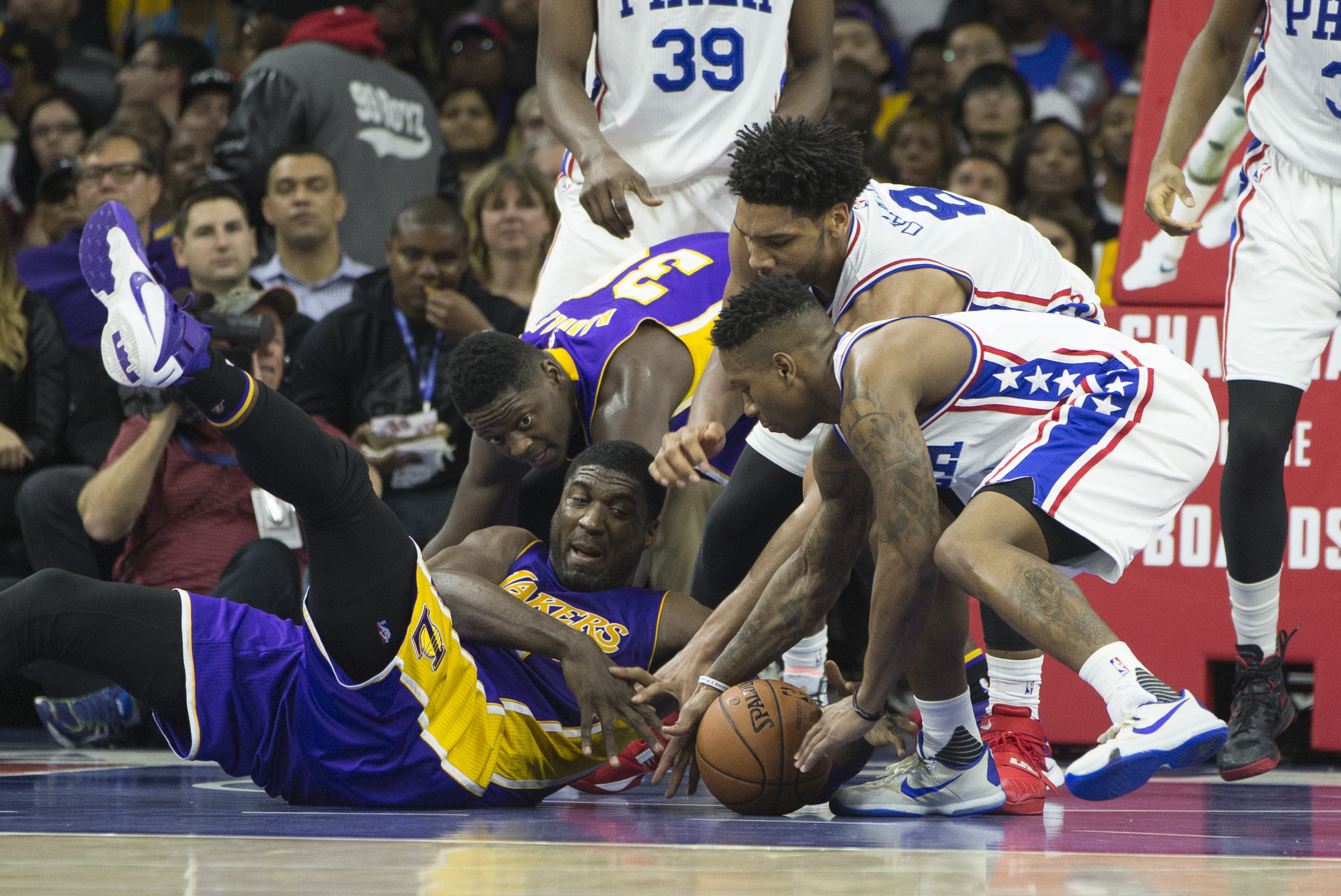 Lakers, Clippers unveil new Staples Center floors - SB Nation Los