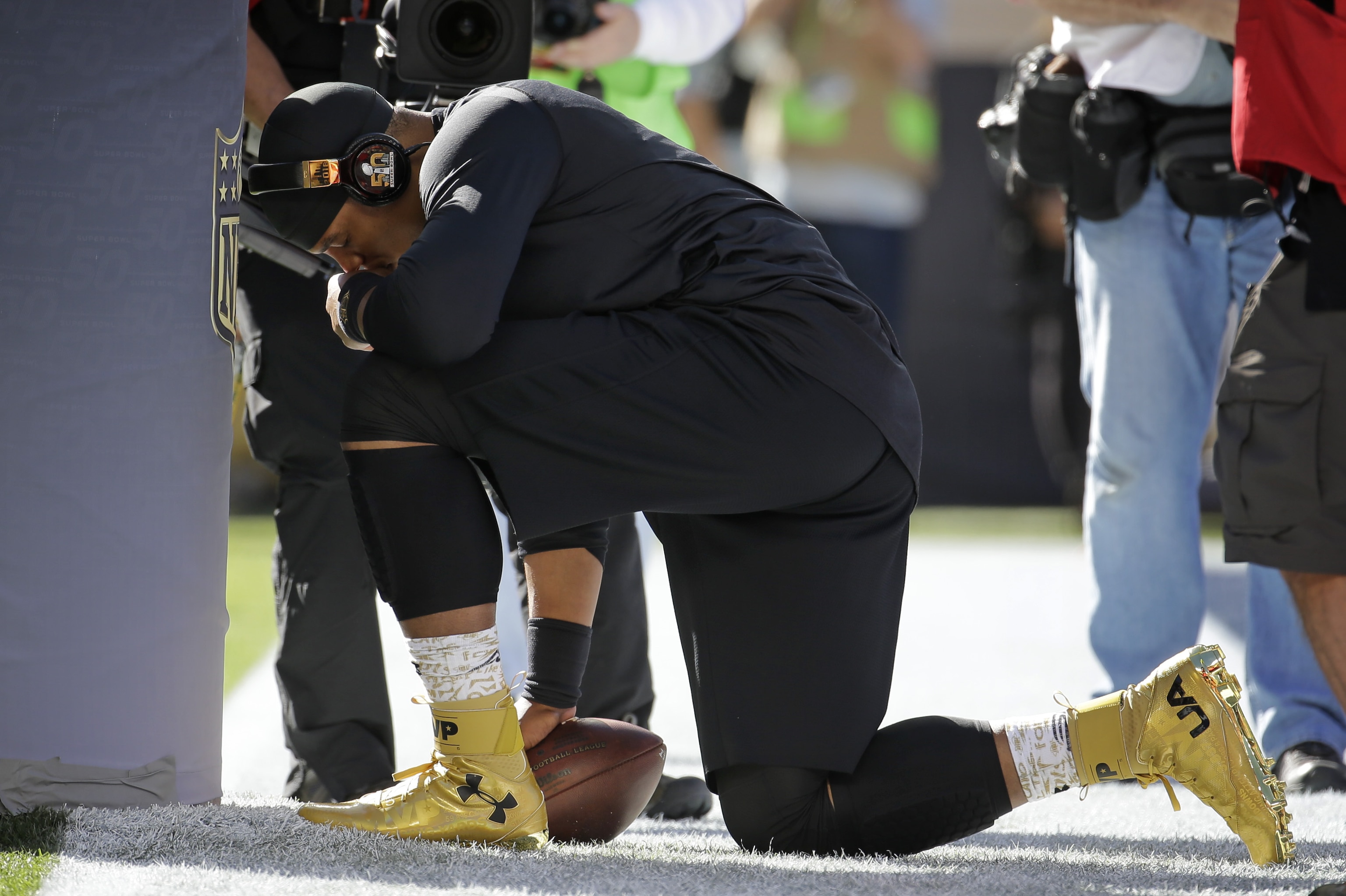 Cam Newton Wears Mvp Cleats Featuring His Stats Before Super Bowl 50 Bleacher Report Latest News Videos And Highlights