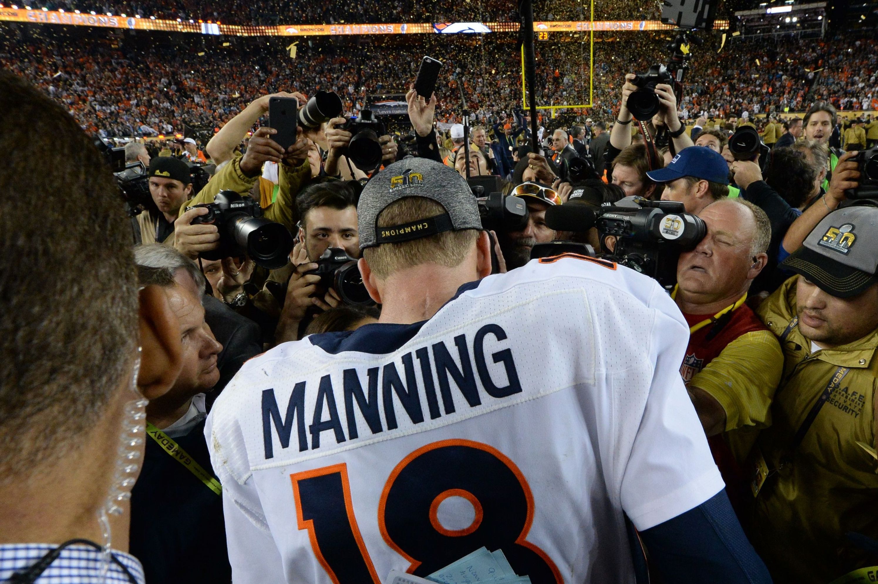 Super Bowl 50: Stephen Curry bangs Panthers drum (video) - Sports