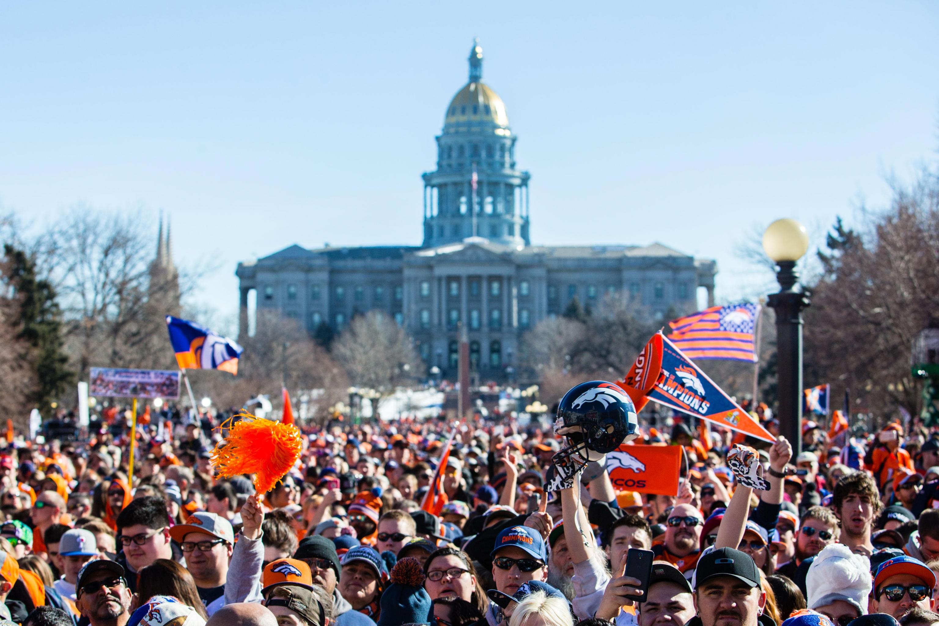 Super Bowl champion Broncos parade through Denver, leave questions for  later – The Durango Herald