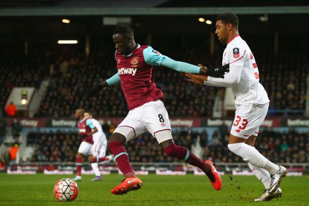 LONDON, ENGLAND - FEBRUARY 09:  Cheikhou Kouyate of West Ham United holds off Jordon Ibe of Liverpool during the Emirates FA Cup Fourth Round Replay match between West Ham United and Liverpool at Boleyn Ground on February 9, 2016 in London, England.  (Photo by Clive Rose/Getty Images)