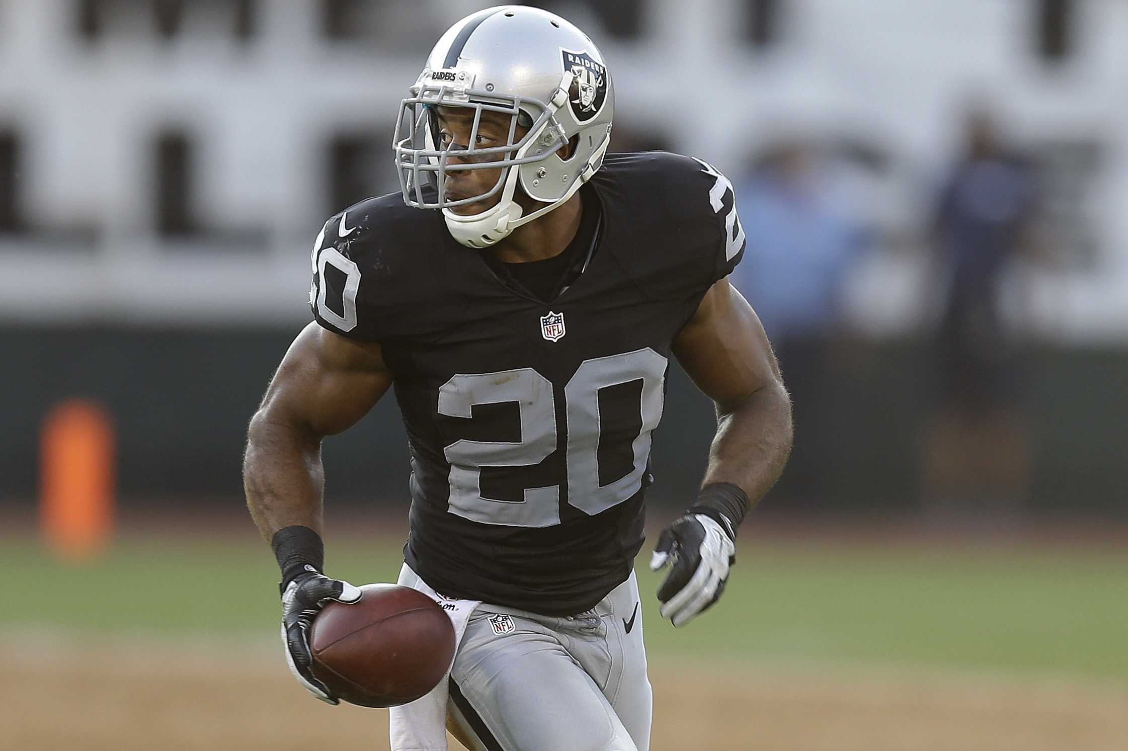 Nate Allen now a Raider