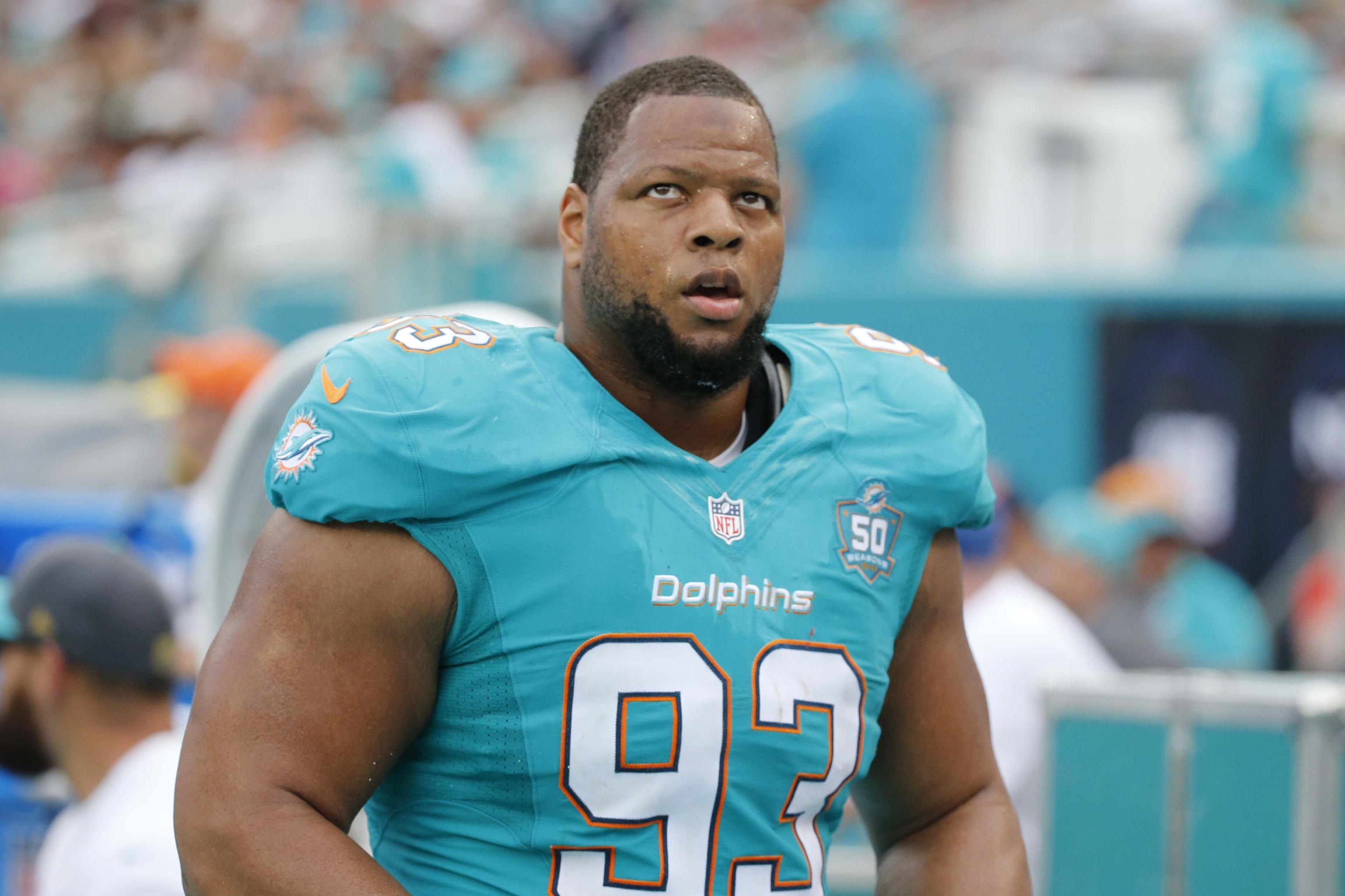 Ndamukong Suh to sign with Fins - ABC13 Houston