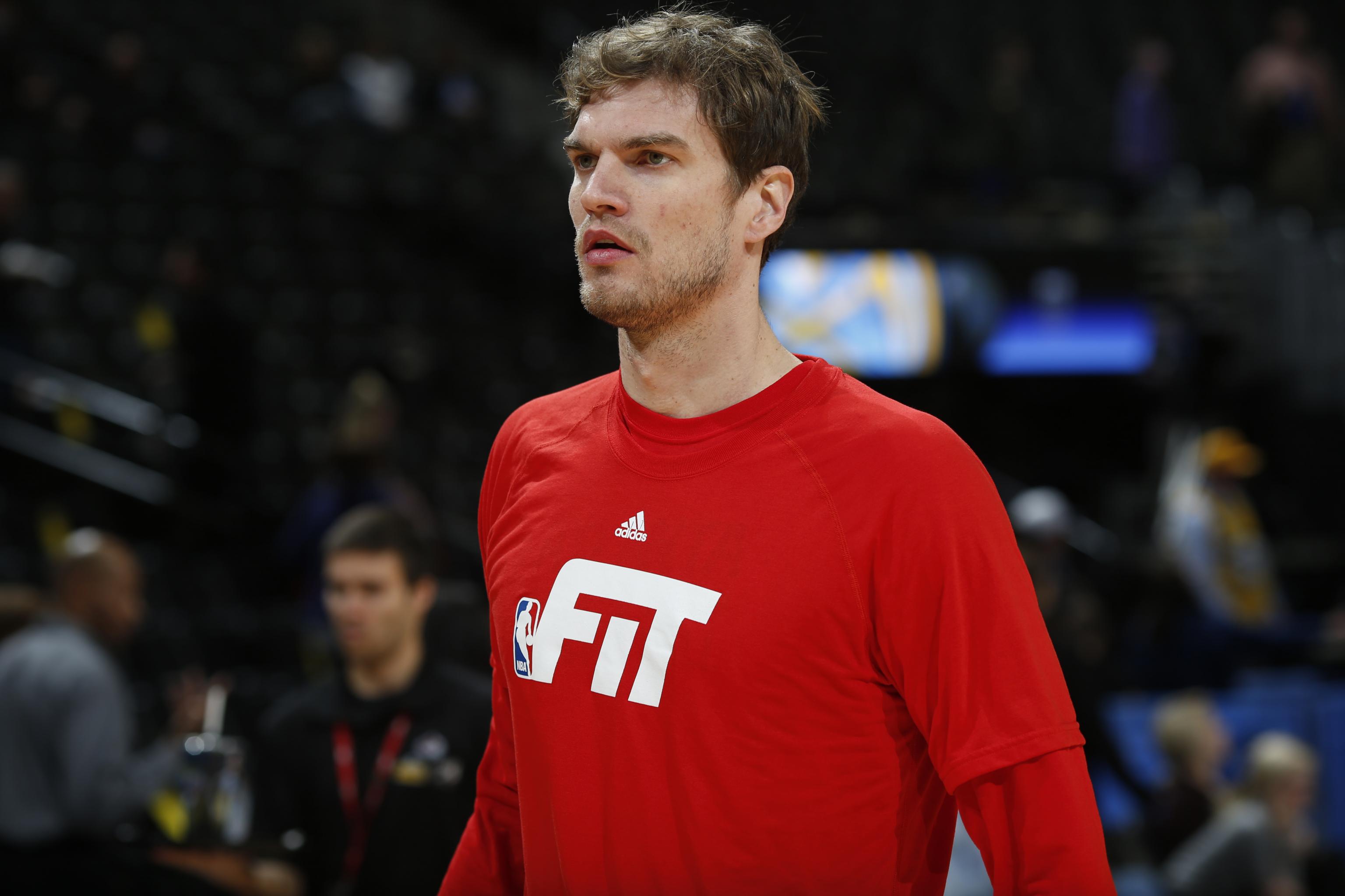 Hawks' Tiago Splitter to have hip surgery, miss rest of season