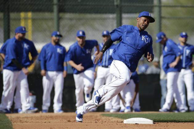 Kansas City Royals' Jarrod Dyson practices running bases during spring training baseball practice Tuesday, Feb. 23, 2016, in Surprise, Ariz. (AP Photo/Charlie Riedel)