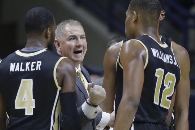 Central Florida’s head coach Donnie Jones, center, speaks with Daiquan Walker (4) and Matt Williams (12) in the first half of an NCAA college basketball game Sunday, March 6, 2016, in Storrs, Conn. Connecticut won 67-46. (AP Photo/Steven Senne)