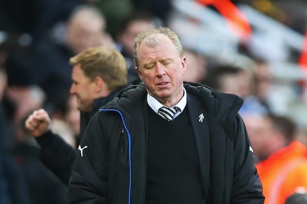 NEWCASTLE UPON TYNE, ENGLAND - MARCH 05:  Steve McClaren manager of Newcastle United reacts after Bournemouth's third goal during the Barclays Premier League match between Newcastle United and A.F.C. Bournemouth at St James' Park on March 5, 2016 in Newcastle upon Tyne, England.  (Photo by Ian MacNicol/Getty Images)