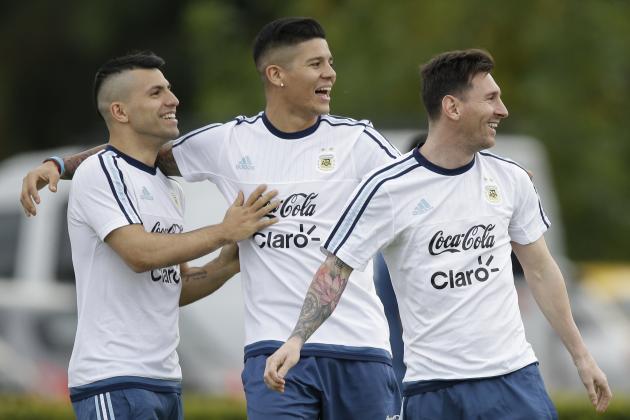 Argentina's Lionel Messi, right, Marcos Rojo, center, and Sergio Aguero train in Buenos Aires, Argentina, Monday, March 21, 2016. Argentina will face Chile on a World Cup qualifying soccer match in Santiago, Chile on March 24. (AP Photo/Natacha Pisarenko)
