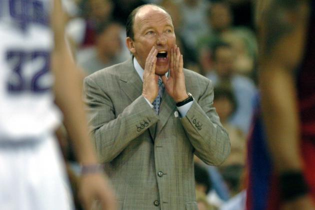 Los Angeles Clippers coach Mike Dunleavy Sr. shouts instructions to players lined up for a free throw during the second half of an NBA basketball game against the Sacramento Kings in Sacramento, Calif., Friday, March 30, 2007. The Clippers won 105-101.(AP Photo/Steve Yeater)