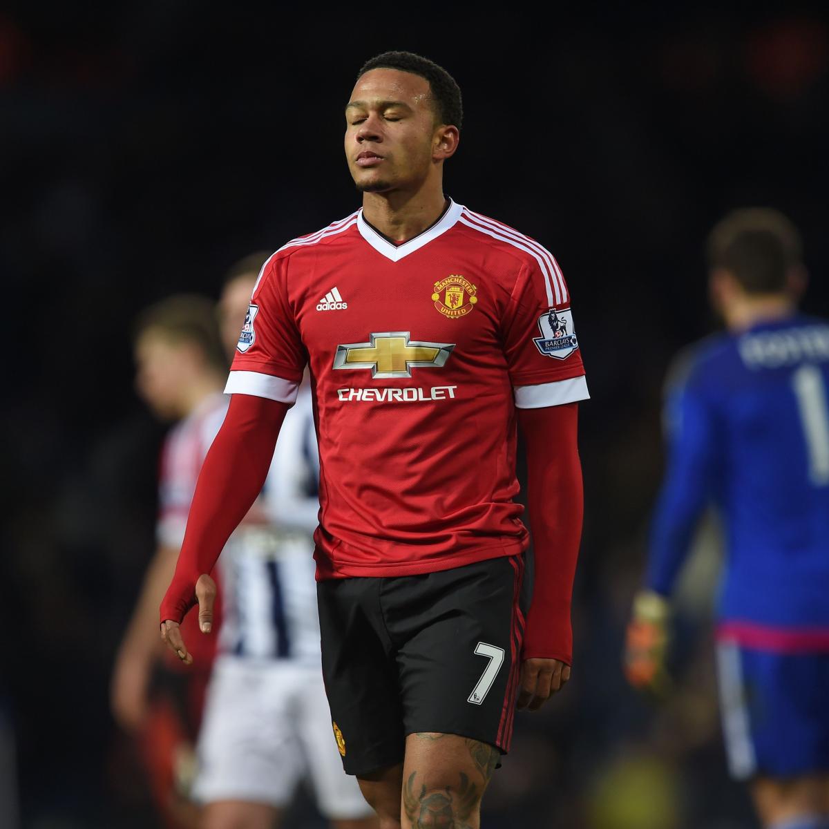 Former Manchester United star Memphis Depay shows off new giant