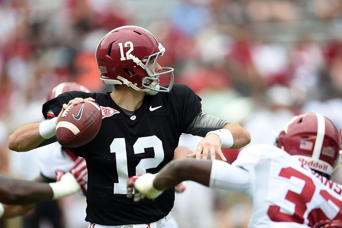 Breaking Down Alabama's QB Battle Leading into Tide's 1st Spring