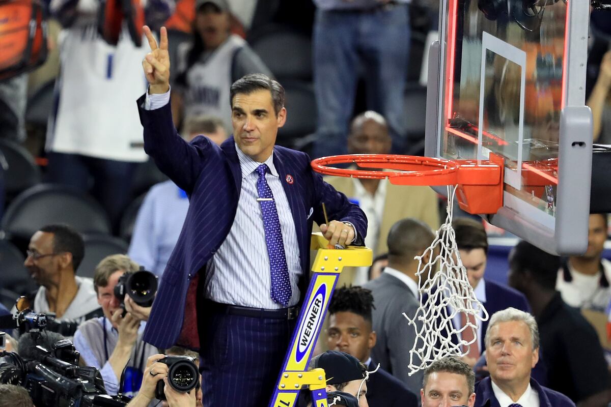 Jay Wright Calmly Watches as Kris Jenkins Hits GameWinner vs. UNC